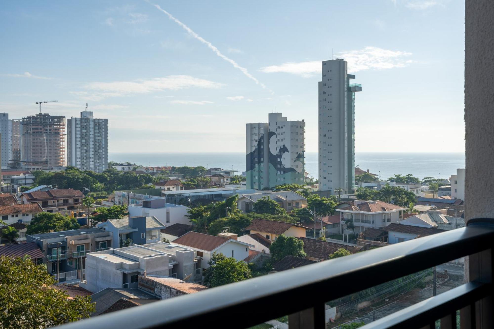 Apartamentos Completos A 15Min Beto Carreiro Com Wi-Fi Churrasqueira Em Condominio Com Piscina Portaria 24H Ideal Para Familia Piçarras Værelse billede